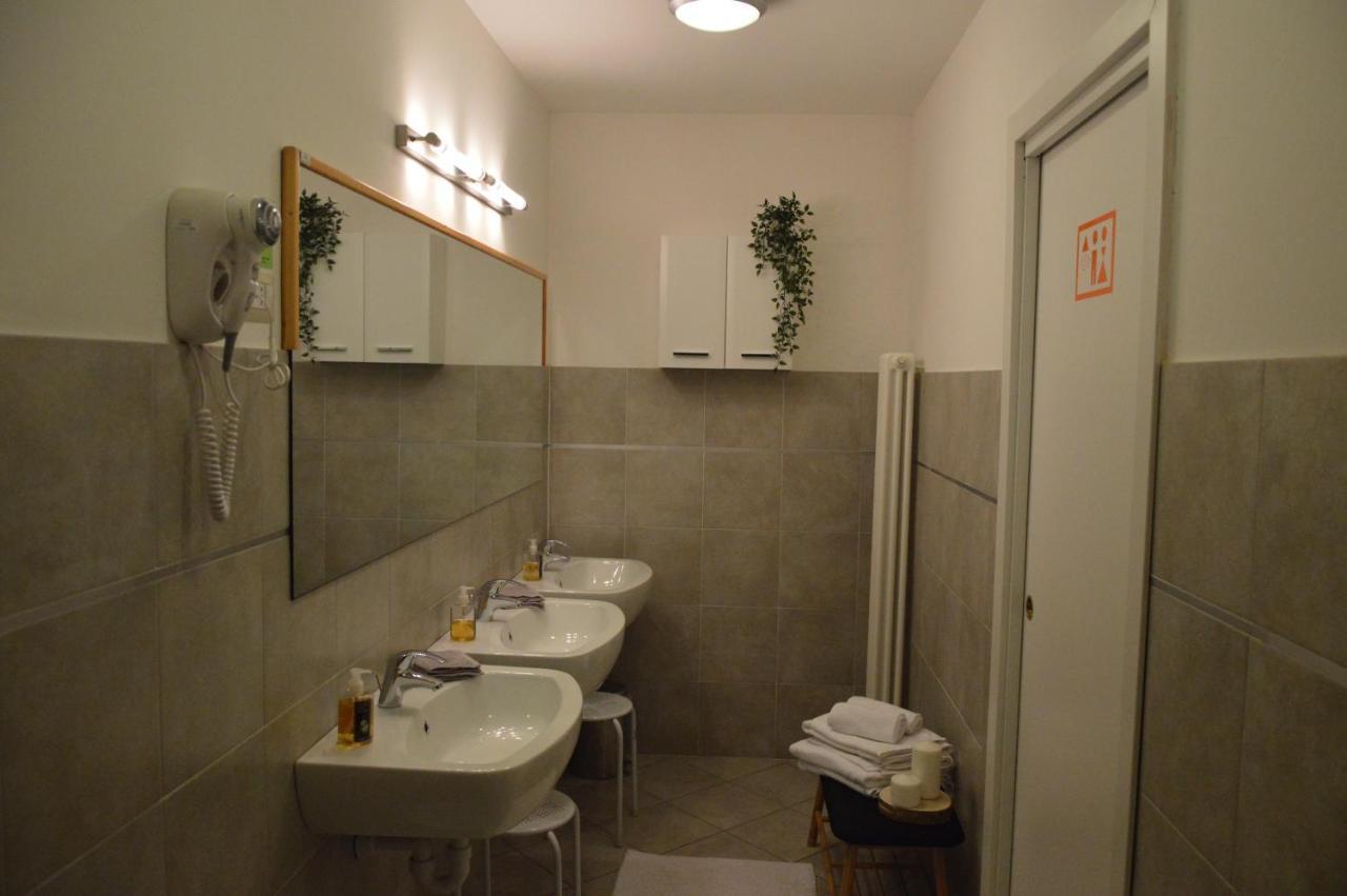 Auberge De La Gare - Dortoir & Ostello Hone Habitación foto
